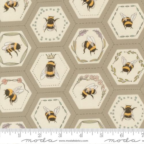 Preorder - Moda - Robin Pickens - Pollinators - Bees In Hexies - 48814 18 - Ships December 2026