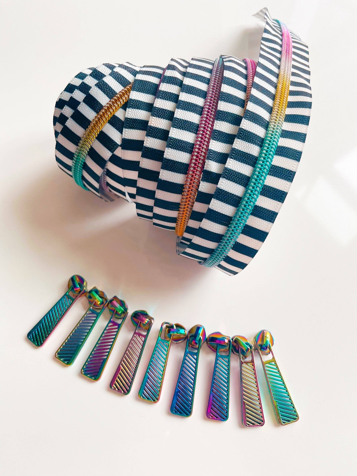 Zipper Black and White Big Stripe & Rainbow Zipper Pack