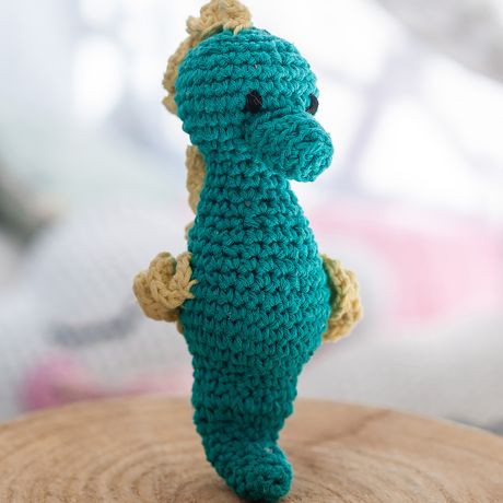 Hoooked - Amigurumi Crochet Kit - Bubbles the Seahorse