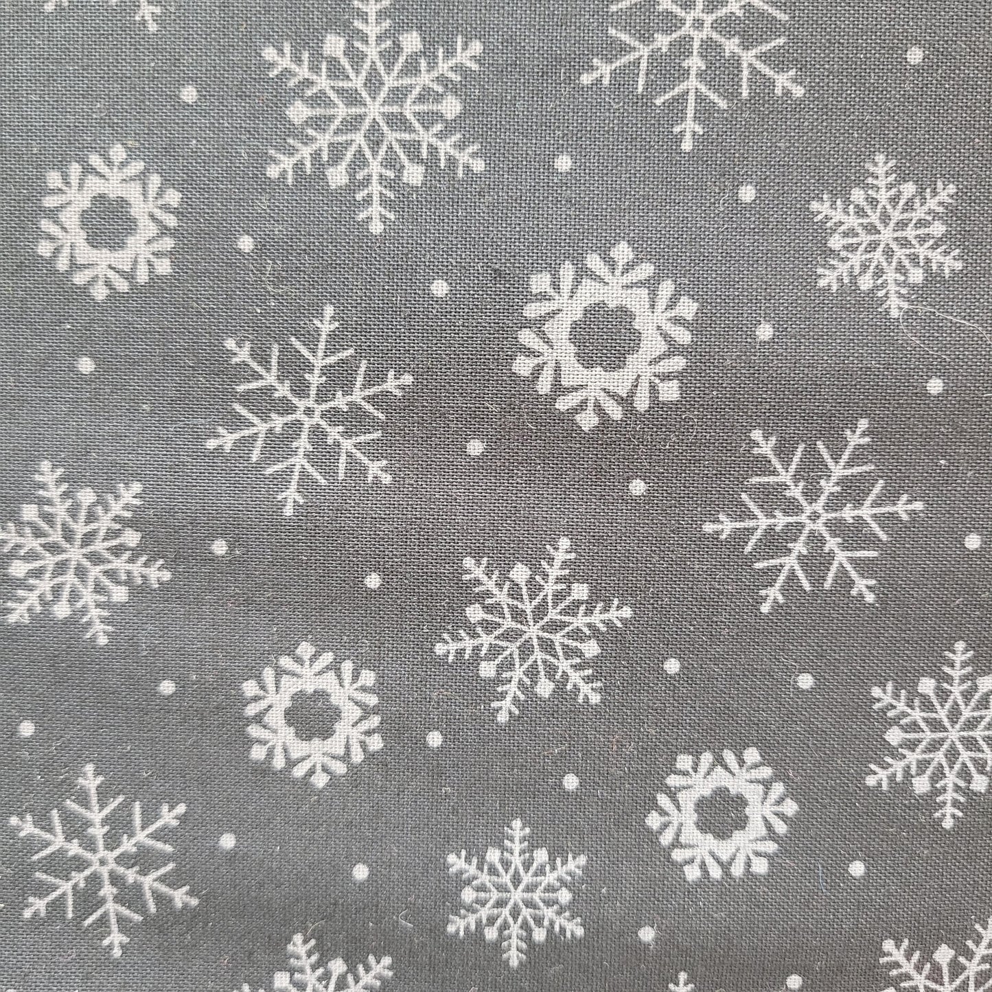QT Fabrics - Quilting Illusions - Grey Snowflakes on Black - 1649-24600-J