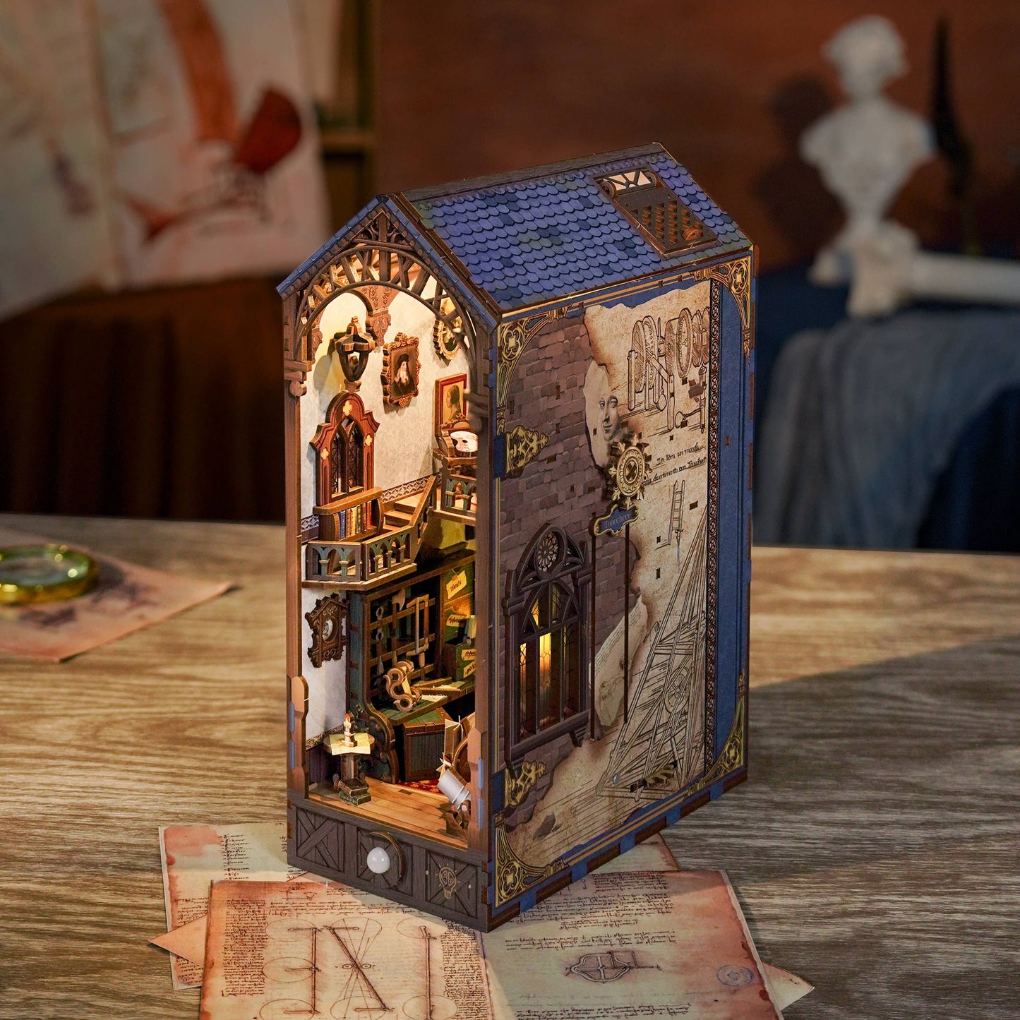 Hands Craft DIY Book Nook Kit: Leonardo da Vinci w/ Dust Cover