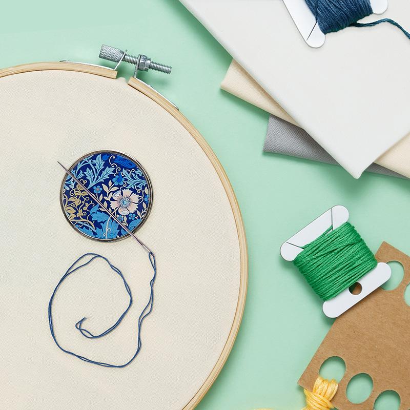 Hobby Gift Blue Floral Magnetic Needle Minder