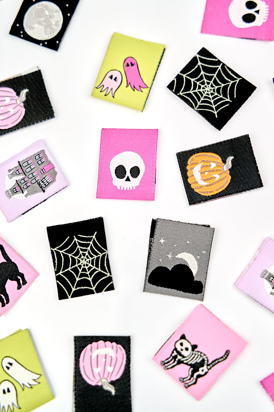 Renaissance Ribbons Spooky Night Woven Label Pack