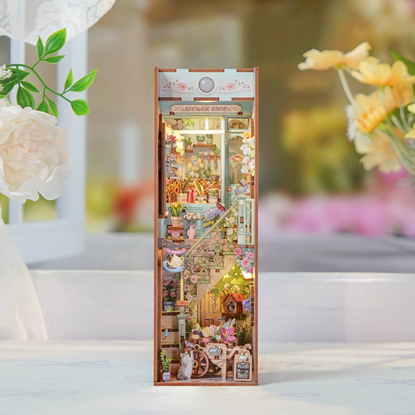 Hands Craft DIY Book Nook Kit: Flower Shop
