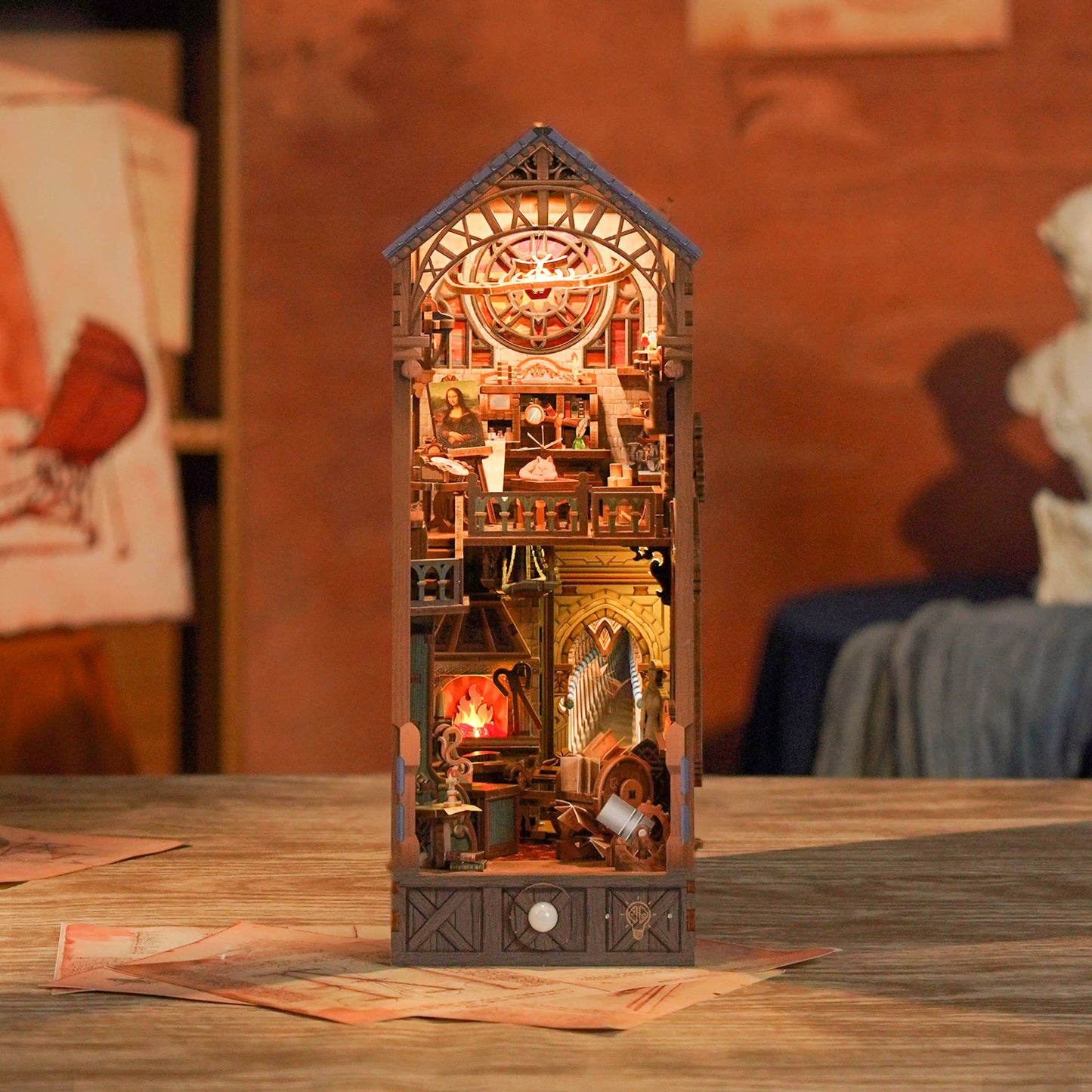 Hands Craft DIY Book Nook Kit: Leonardo da Vinci w/ Dust Cover
