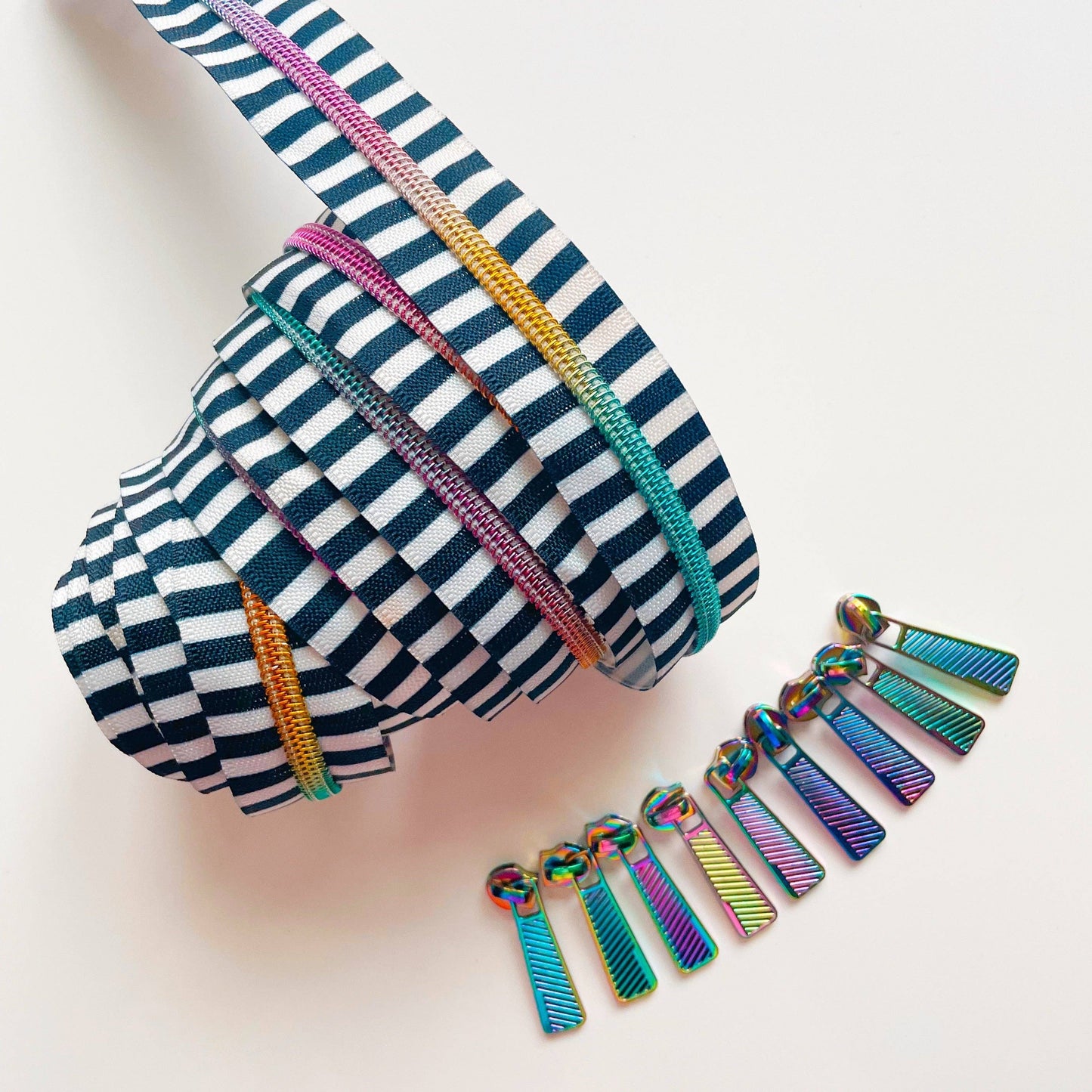 Zipper Black and White Big Stripe & Rainbow Zipper Pack