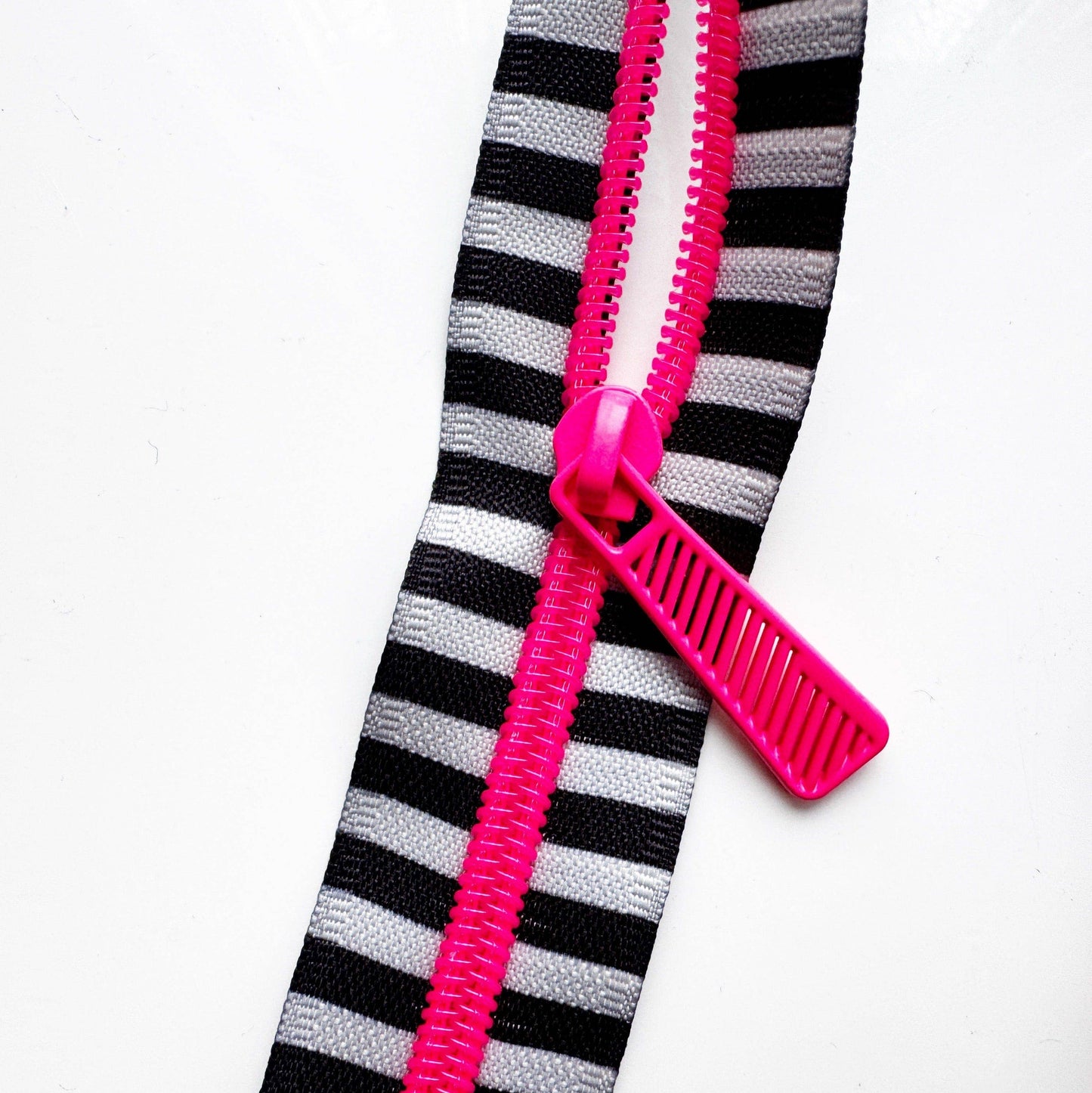 Sew Hungry Hippie Black White Stripe Zipper with Neon Pink Teeth - 3 Yards