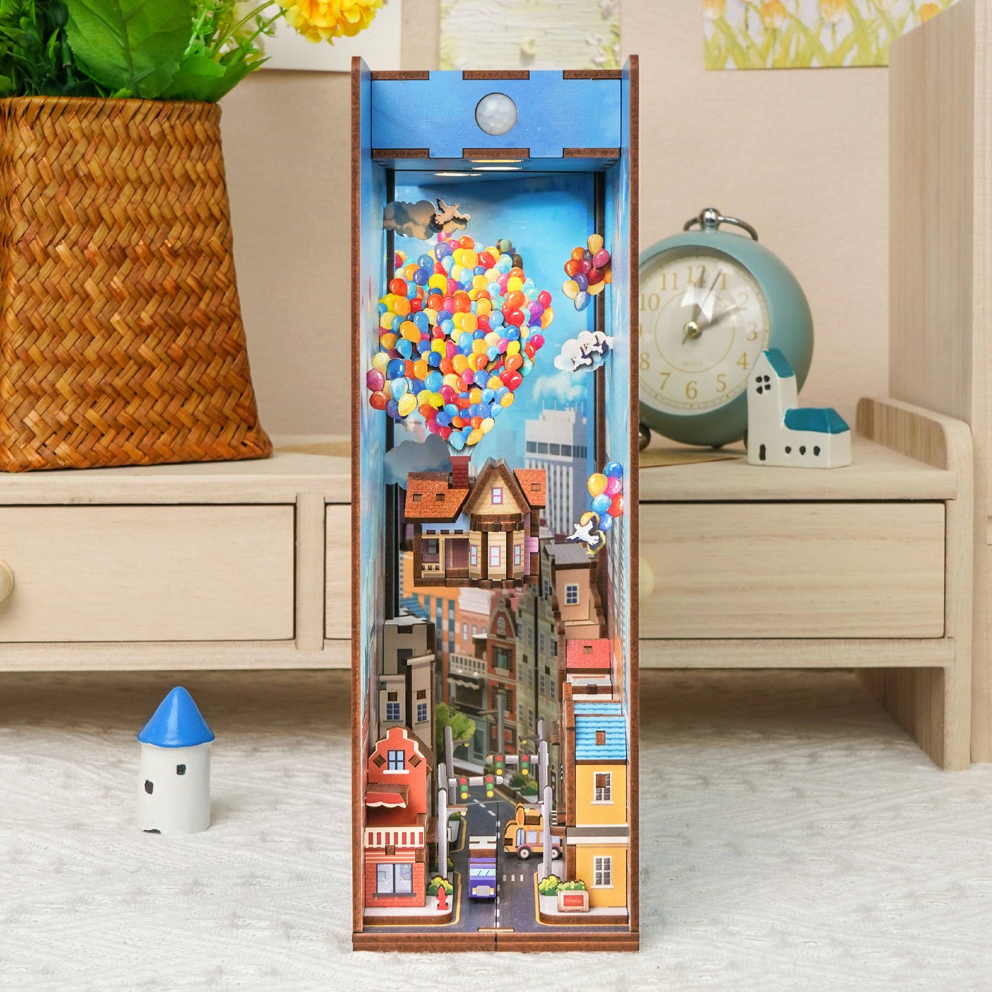 Hands Craft DIY Book Nook Kit: Travel with the Wind