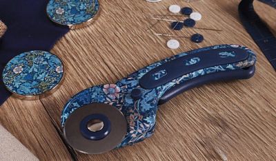 Hobby Gift - Blue Floral 45mm Rotary Cutter