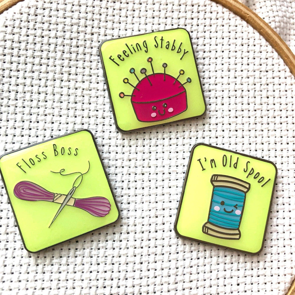 Snarky Crafter - Spool of Thread "I'm Old Spool" Enamel Needle Minder