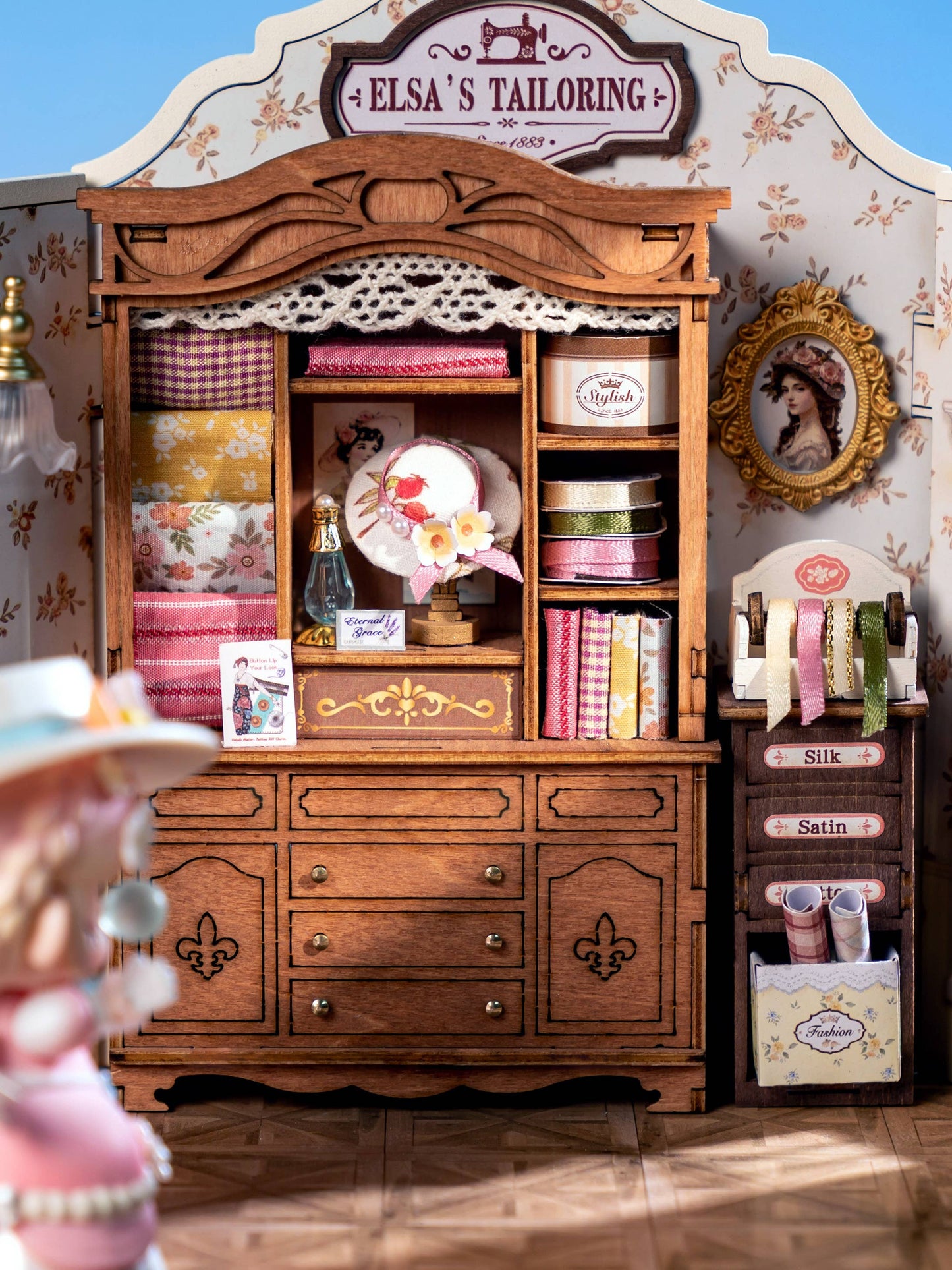 Hands Crafy DIY Miniature House Kit: Elsa's Tailoring