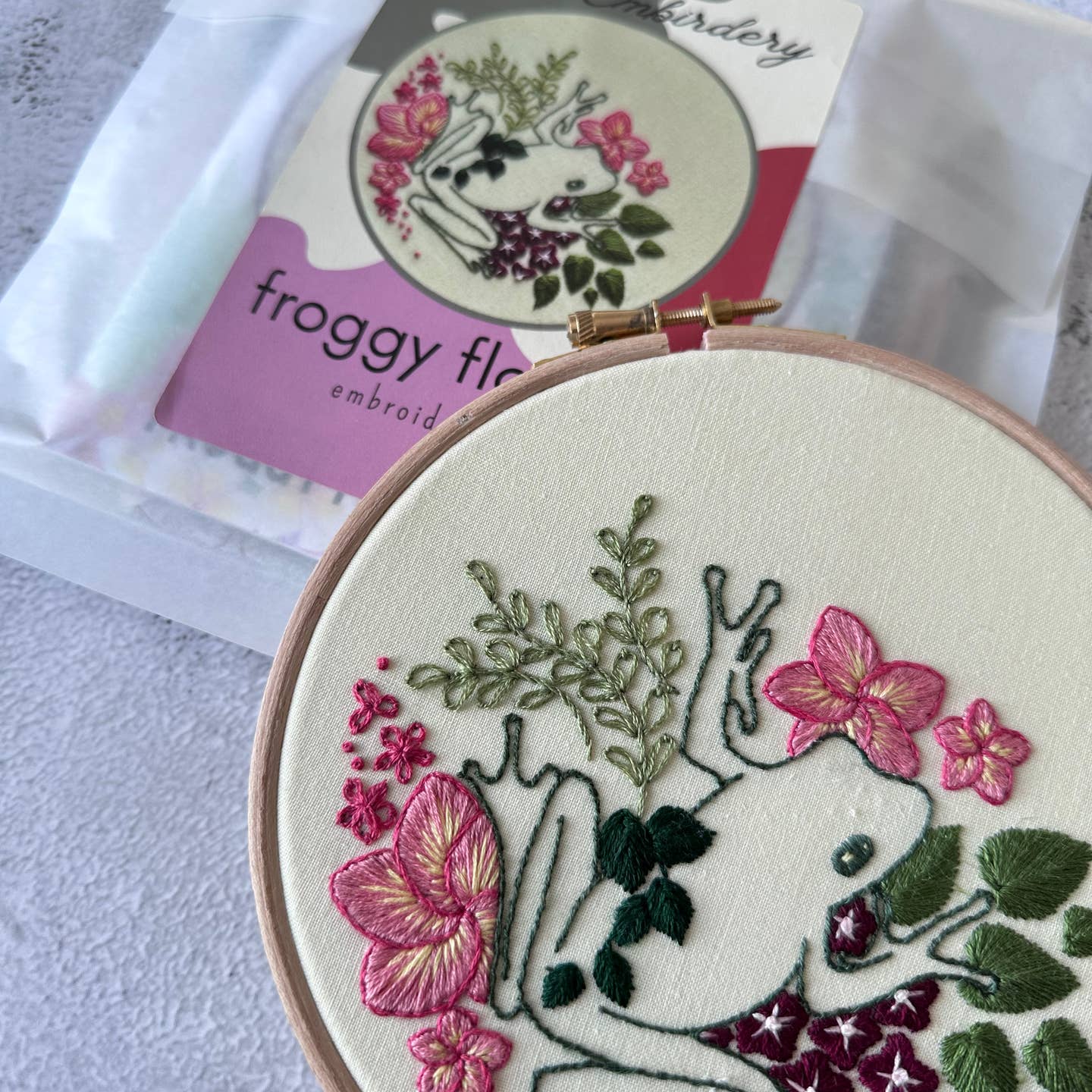 Nest Embirdery - Froggy Flowers Embroidery Kit