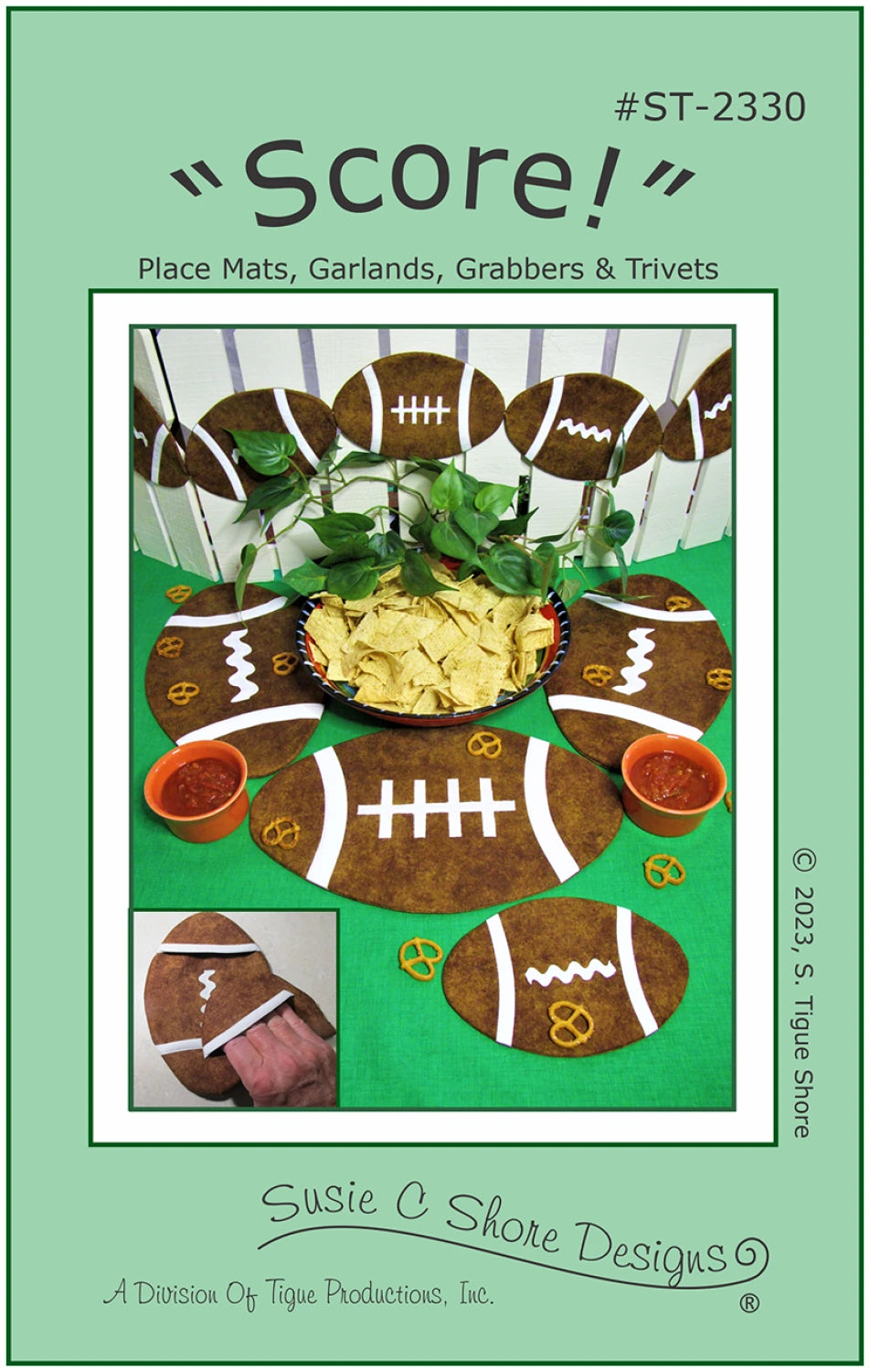 Score ! Football Placemats / Garland / Grabbers / Trivets Pattern By Susie C Shore