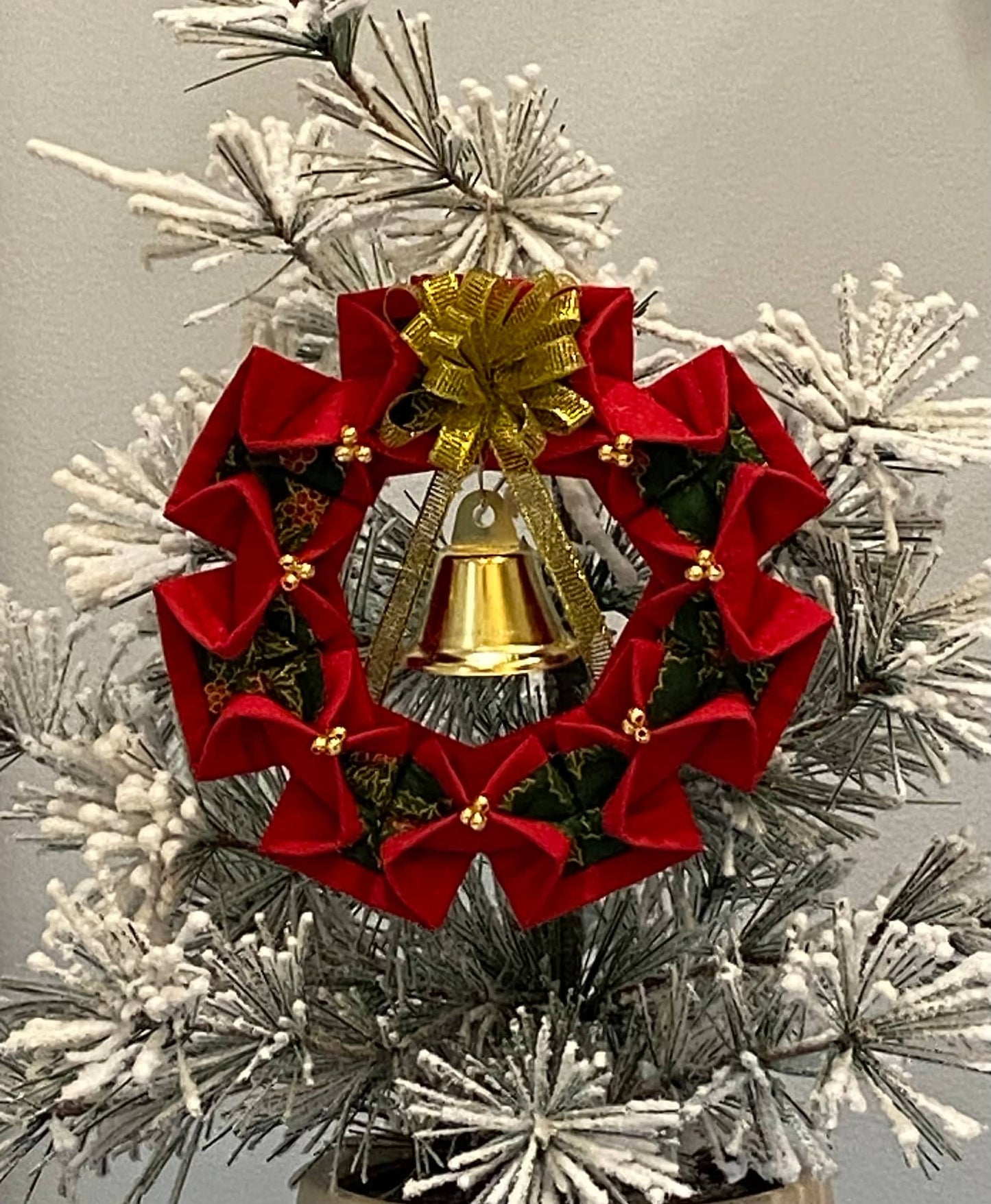 The Christmas Wreath Pattern By J Minnis Designs