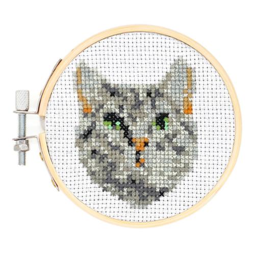 Kikkerland Mini Cross Stitch Kit Cat